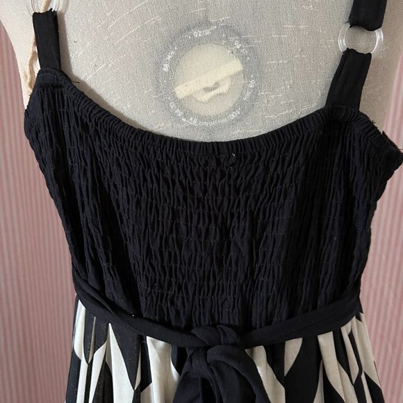 Women's Dress - Picture 5 of 8